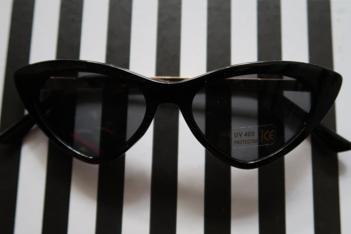 Chic Cateye Sunnies in Black